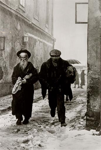 VISHNIAC, ROMAN (1897-1990) Portfolio titled The Vanished World.